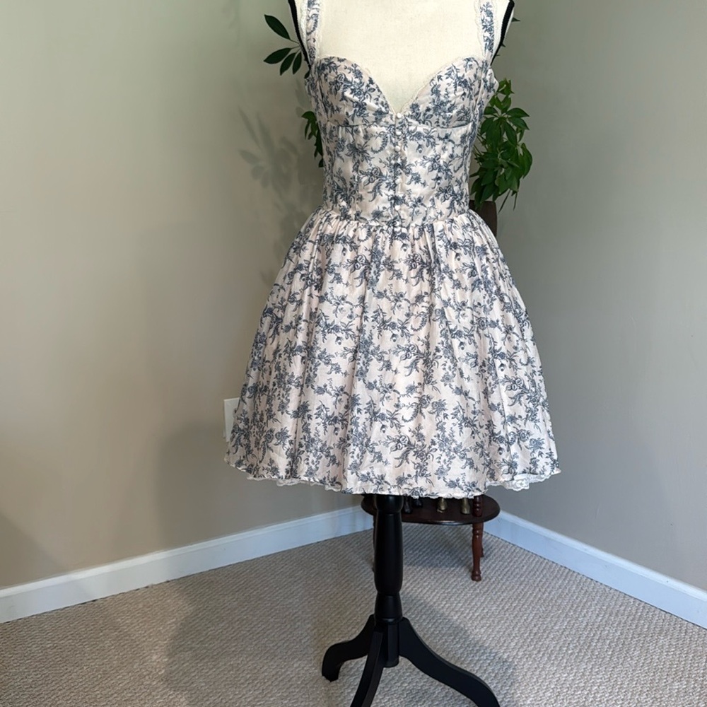 House of CB London BRIGITTE English Porcelain Print Corset Mini Dress. - Picture 12 of 13